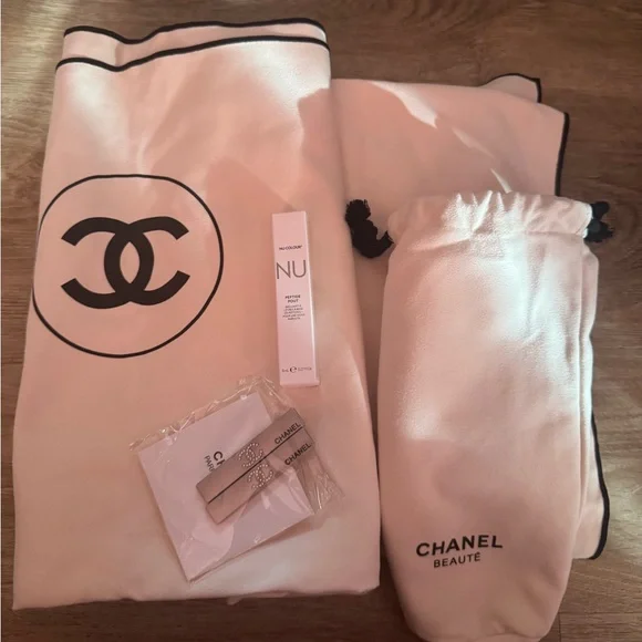 14 entries only to win this pristine LV Besace Mary Kate - Picture 6 of 14